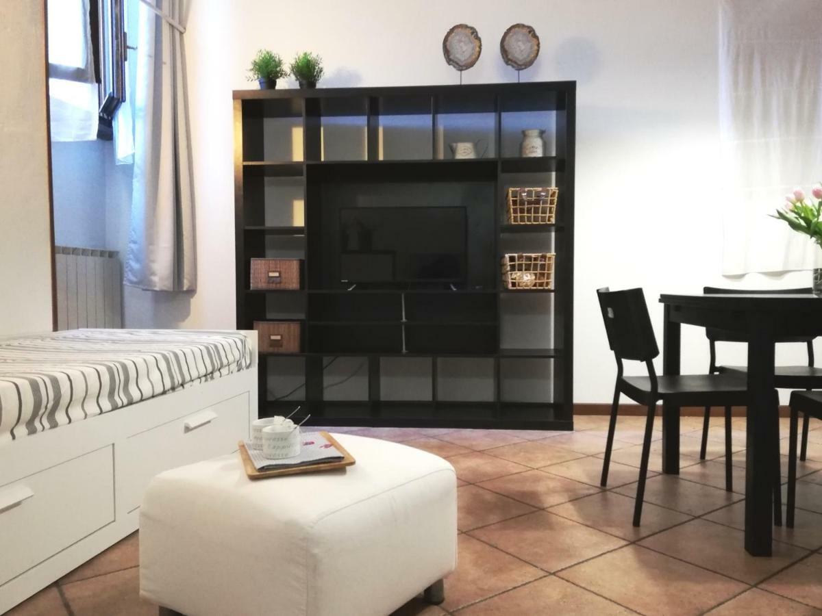 Apartamento Cortile Del Forno Nel Centro Storico Arona Exterior foto