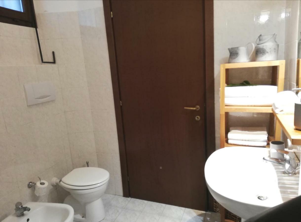 Apartamento Cortile Del Forno Nel Centro Storico Arona Exterior foto